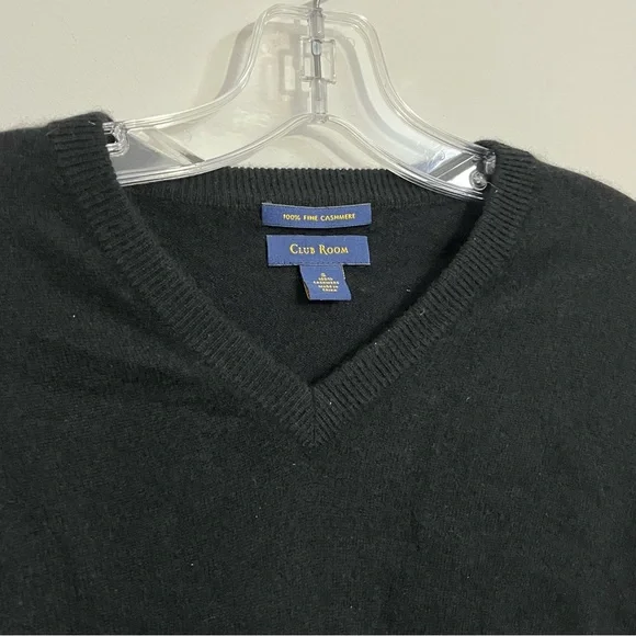 Men’s cashmere sweater in black by Club Room is like new Size Small.